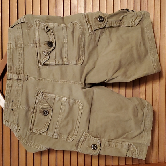 American Eagle Cargo Shorts - Picture 2 of 4